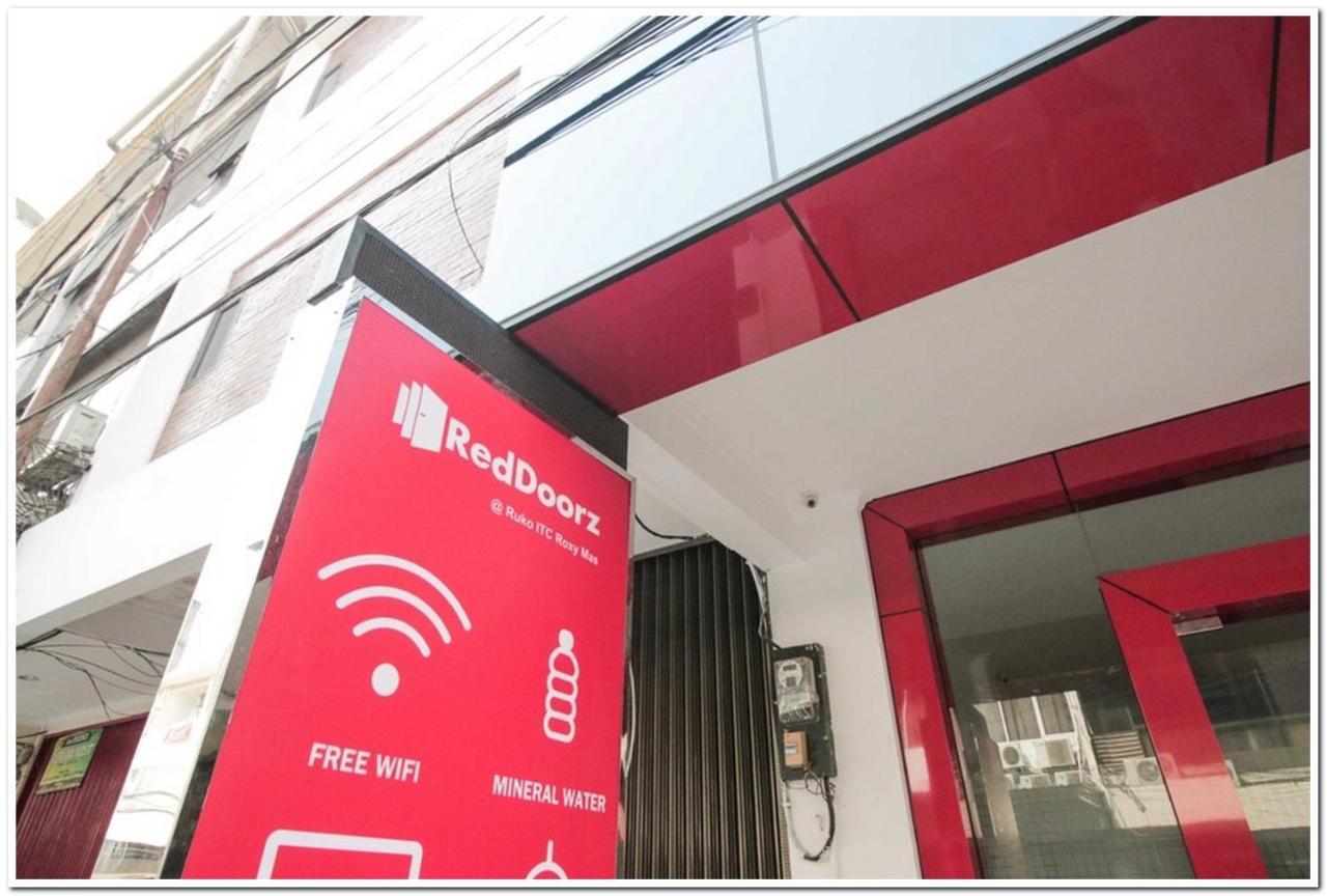 Hotel Reddoorz @ Ruko Itc Roxy Mas Giacarta Esterno foto