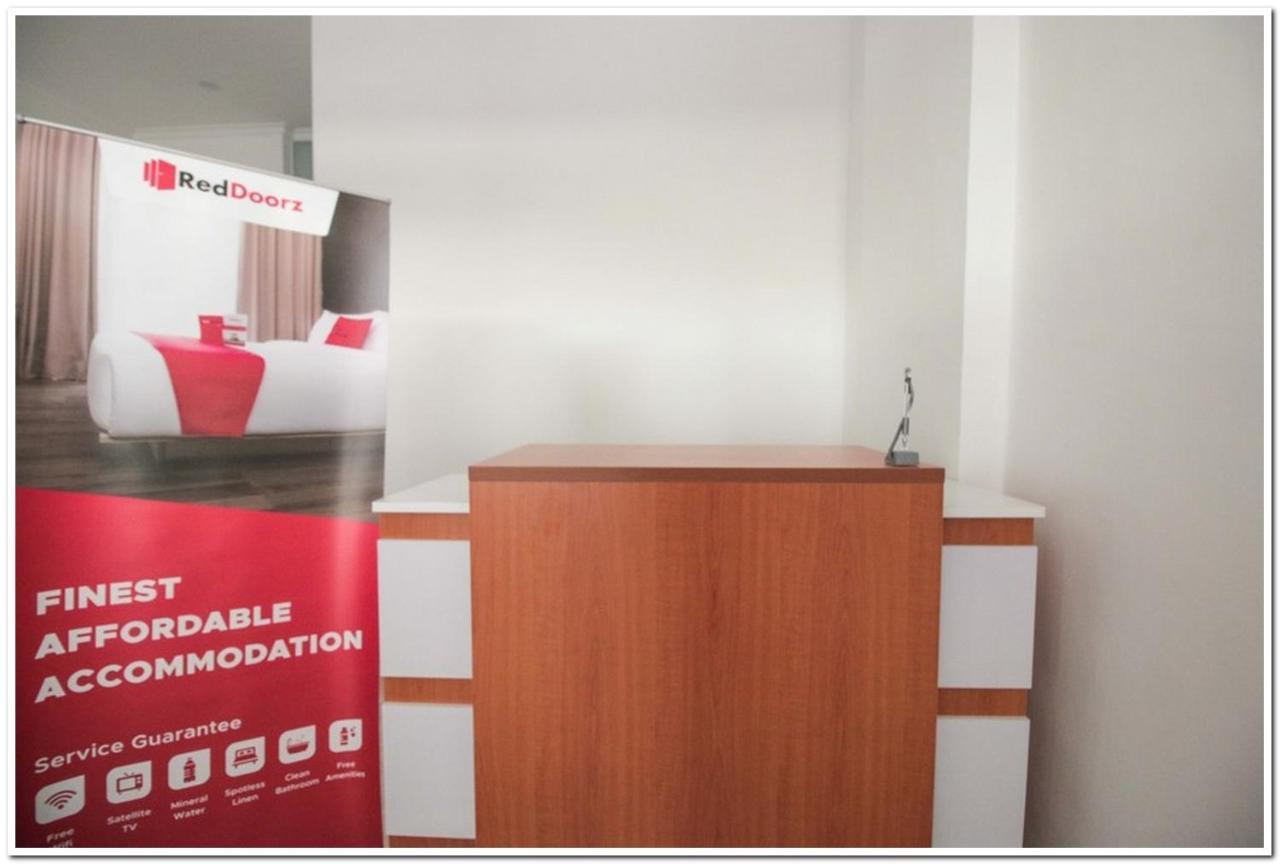 Hotel Reddoorz @ Ruko Itc Roxy Mas Giacarta Esterno foto