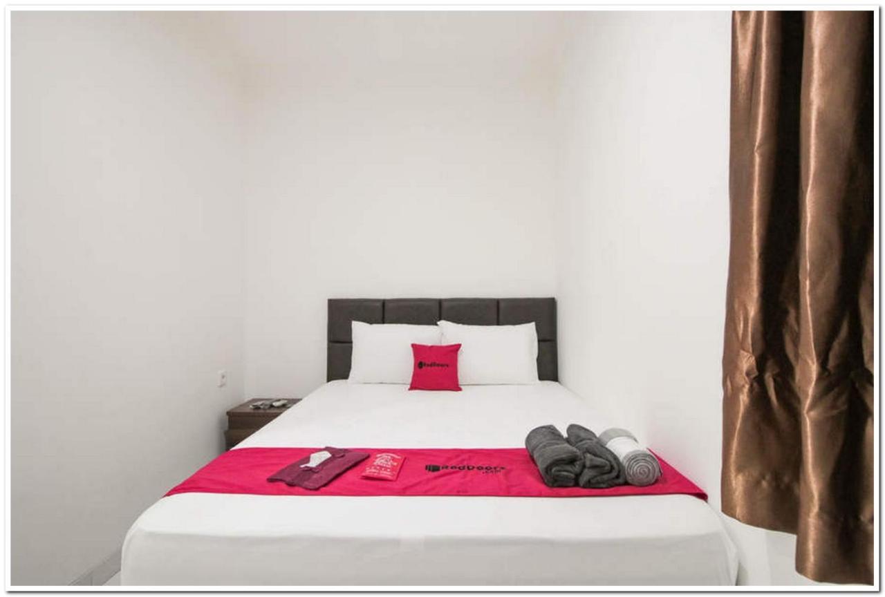 Hotel Reddoorz @ Ruko Itc Roxy Mas Giacarta Esterno foto