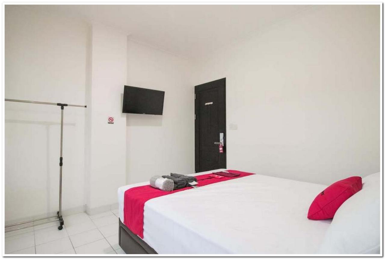 Hotel Reddoorz @ Ruko Itc Roxy Mas Giacarta Esterno foto