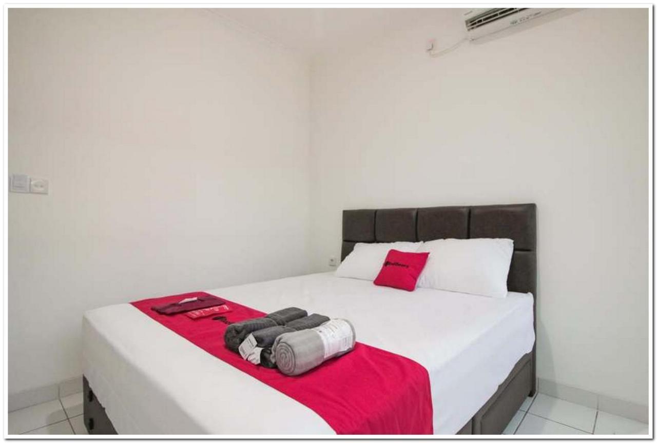 Hotel Reddoorz @ Ruko Itc Roxy Mas Giacarta Esterno foto