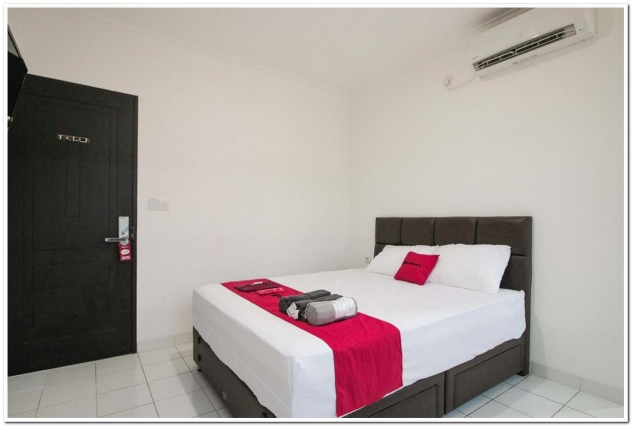 Hotel Reddoorz @ Ruko Itc Roxy Mas Giacarta Esterno foto