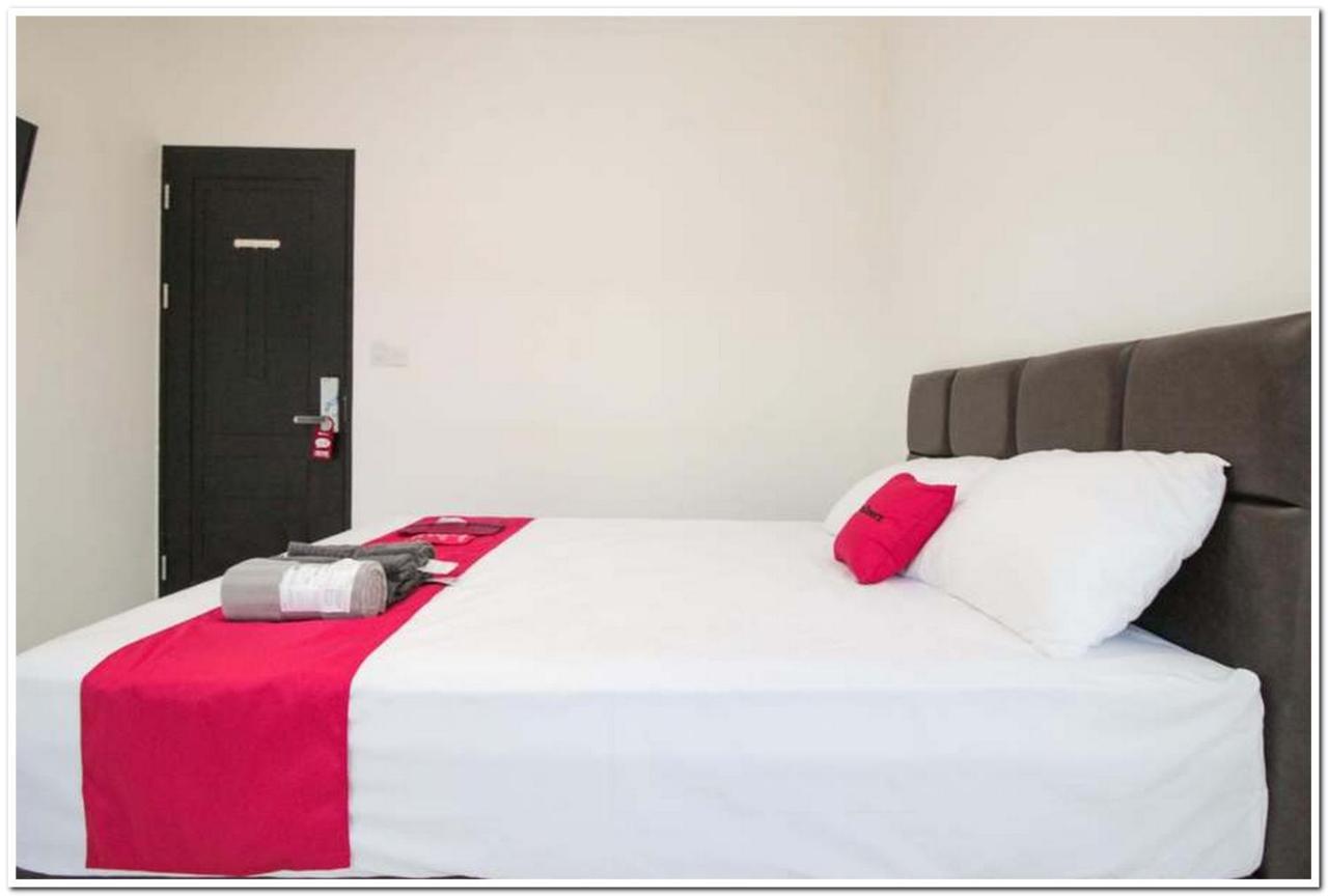 Hotel Reddoorz @ Ruko Itc Roxy Mas Giacarta Esterno foto