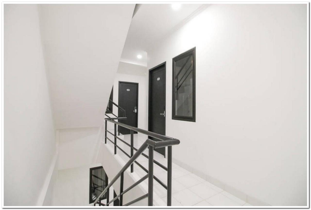 Hotel Reddoorz @ Ruko Itc Roxy Mas Giacarta Esterno foto